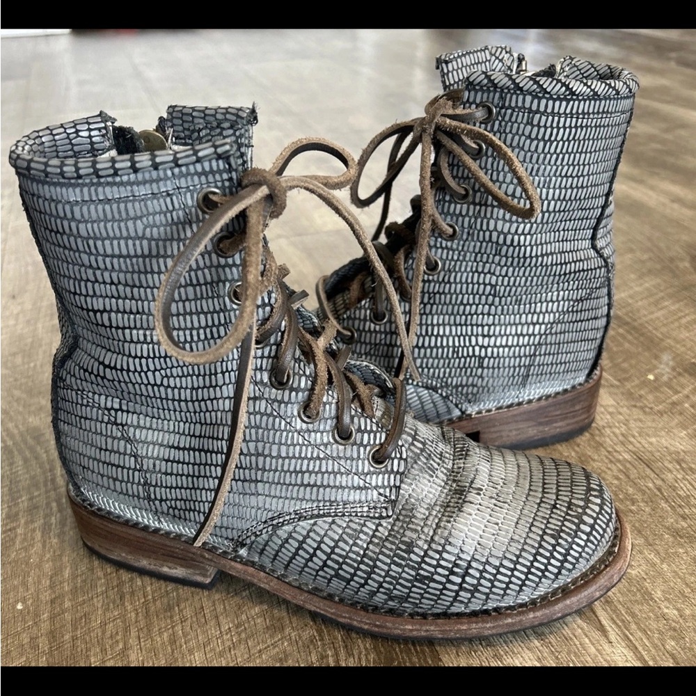 FREEBIRD By Steven Sz 6 Manchester Gray Distressed Leather Lace/Zip Combat Boots
